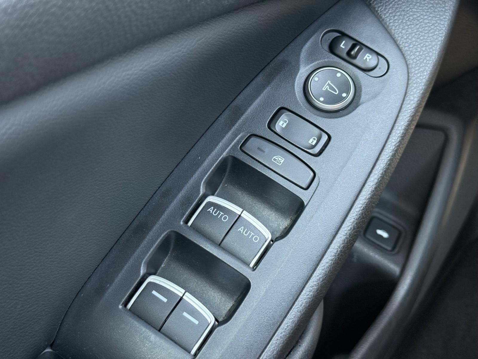 Honda Accord Sedan Vehicle Image 19