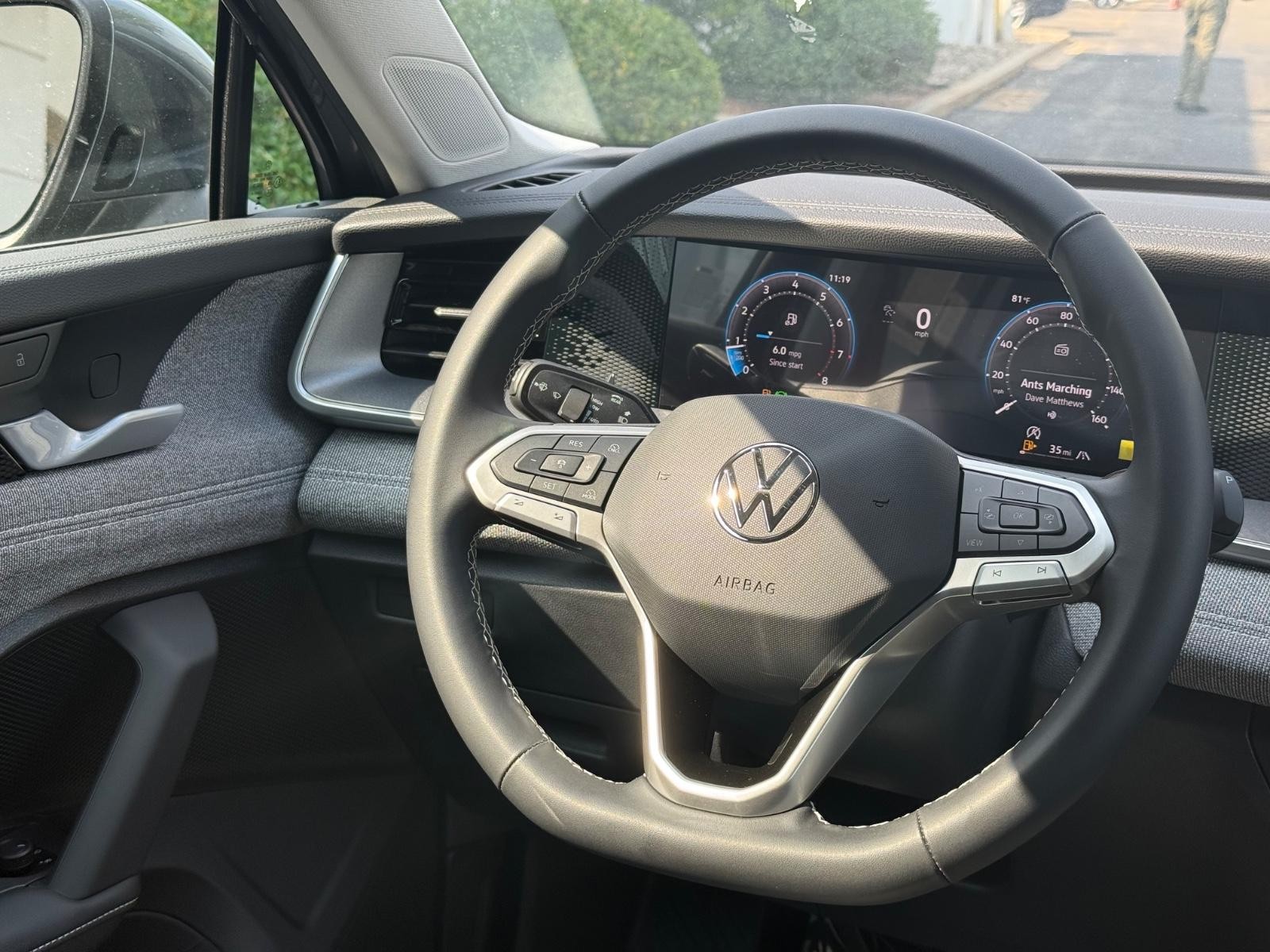 Volkswagen Tiguan Vehicle Image 09