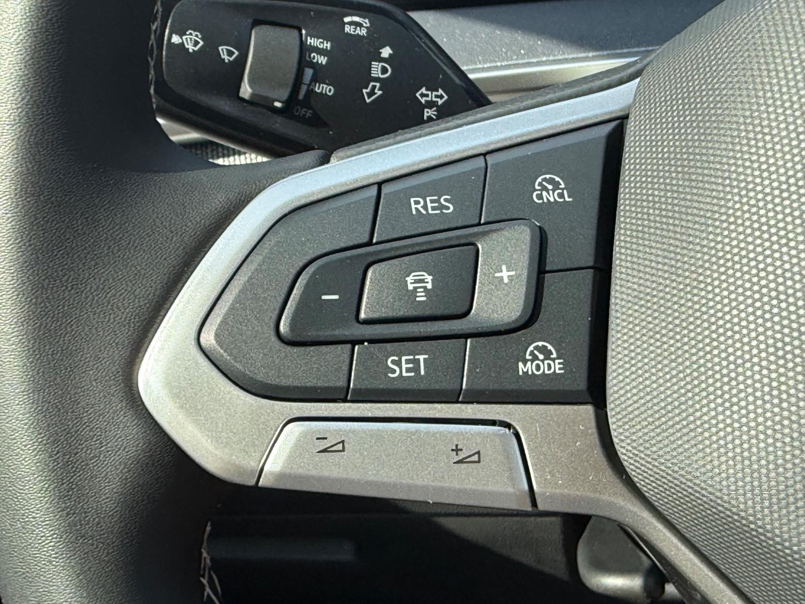 Volkswagen Tiguan Vehicle Image 11