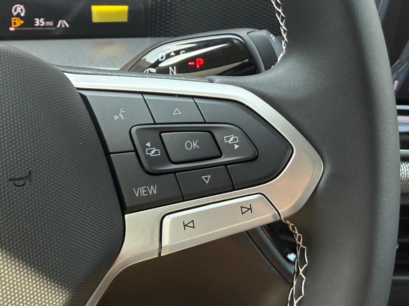 Volkswagen Tiguan Vehicle Image 12