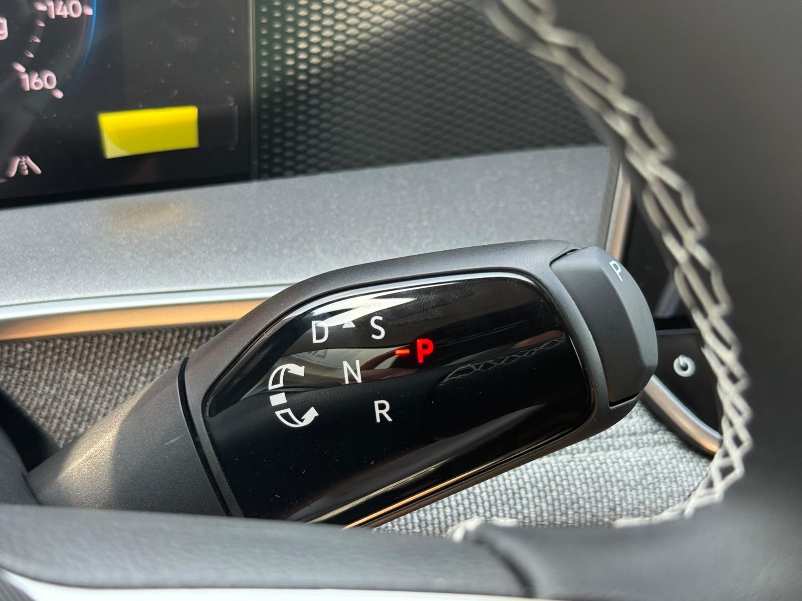 Volkswagen Tiguan Vehicle Image 13