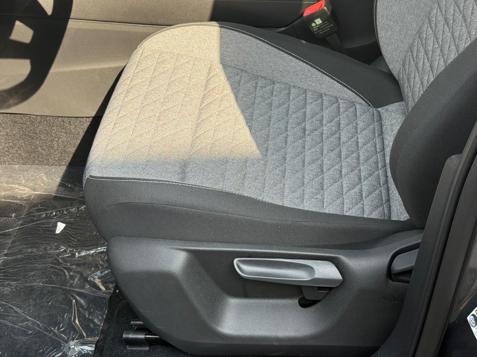 Volkswagen Tiguan Vehicle Image 17