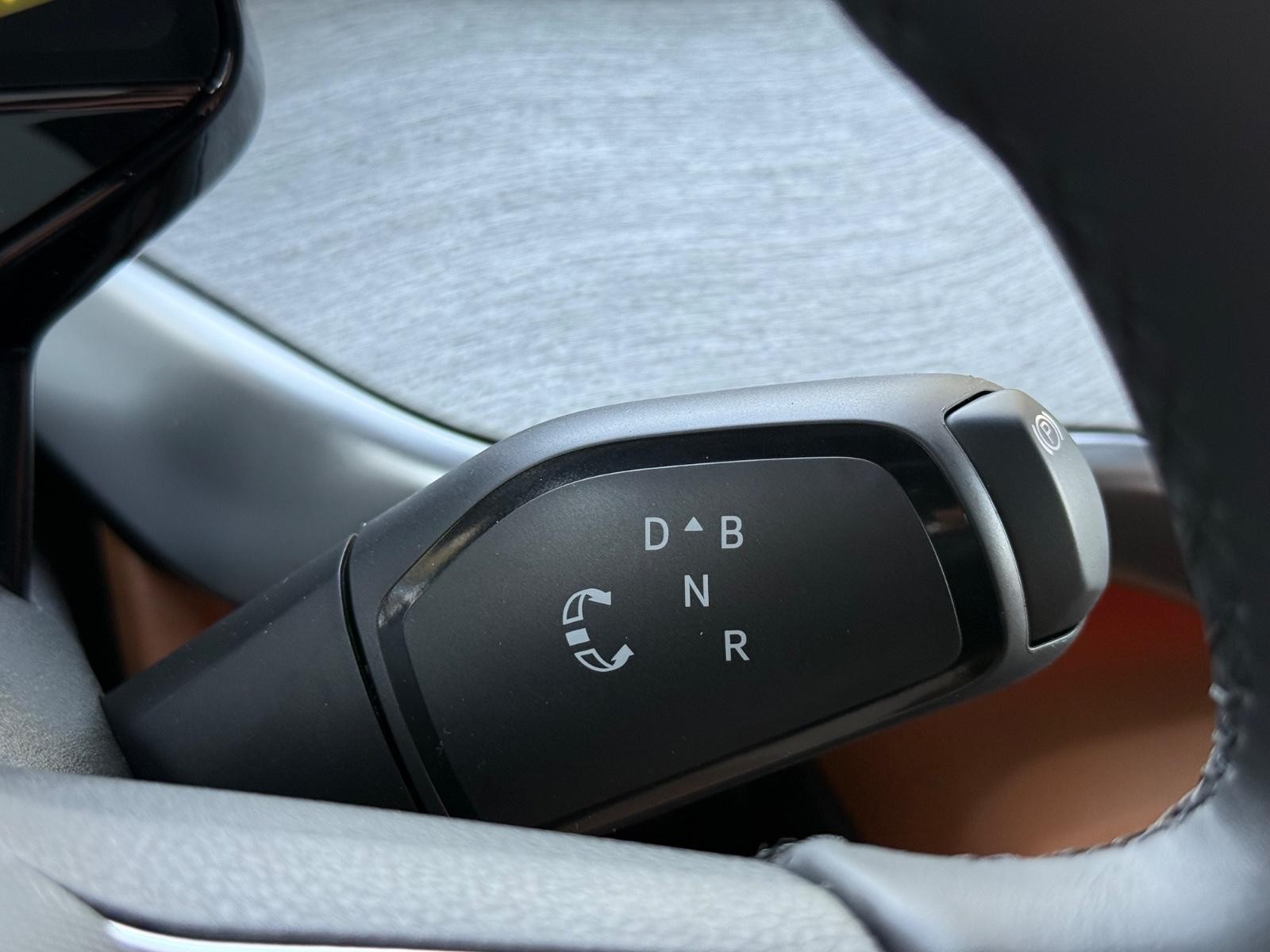 Volkswagen ID. Buzz Vehicle Image 12