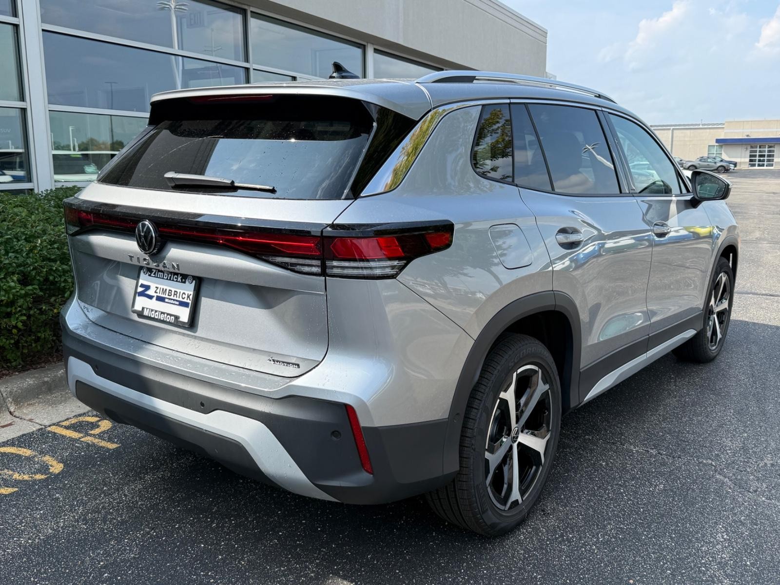 Volkswagen Tiguan Vehicle Image 03