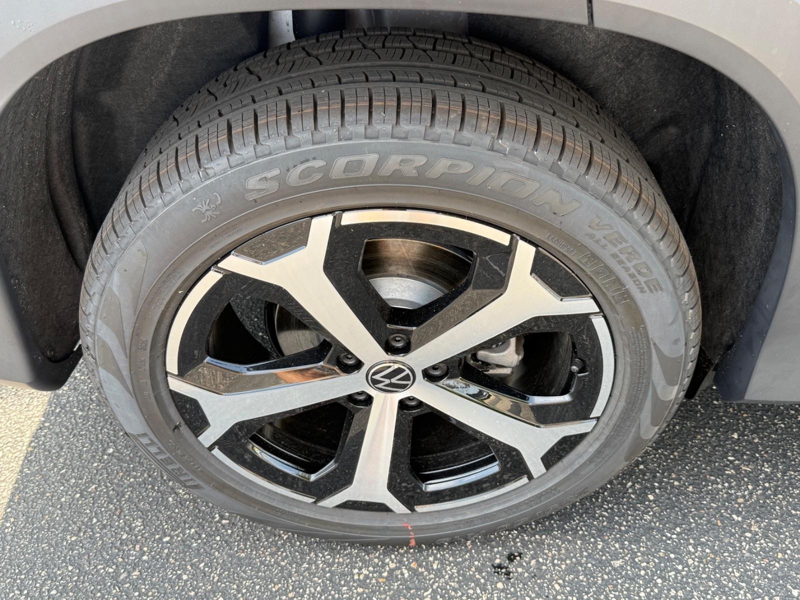 Volkswagen Tiguan Vehicle Image 04