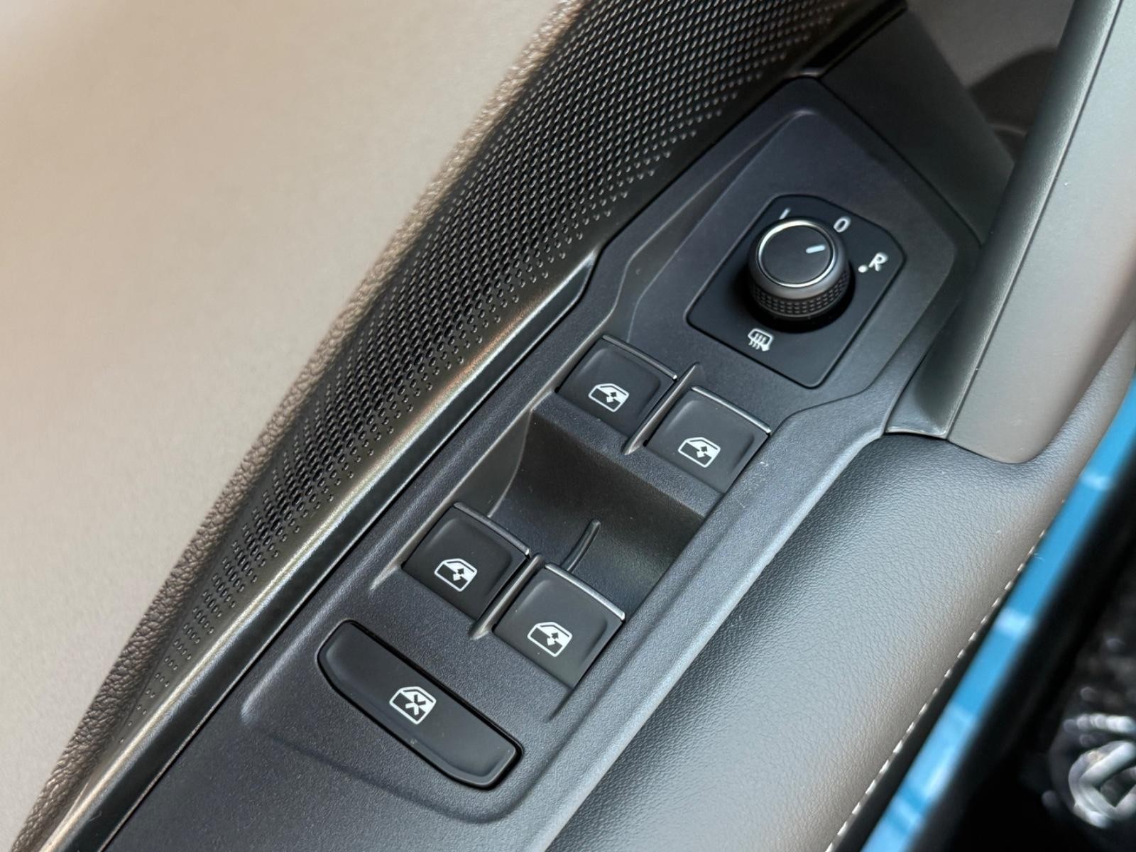 Volkswagen Tiguan Vehicle Image 16