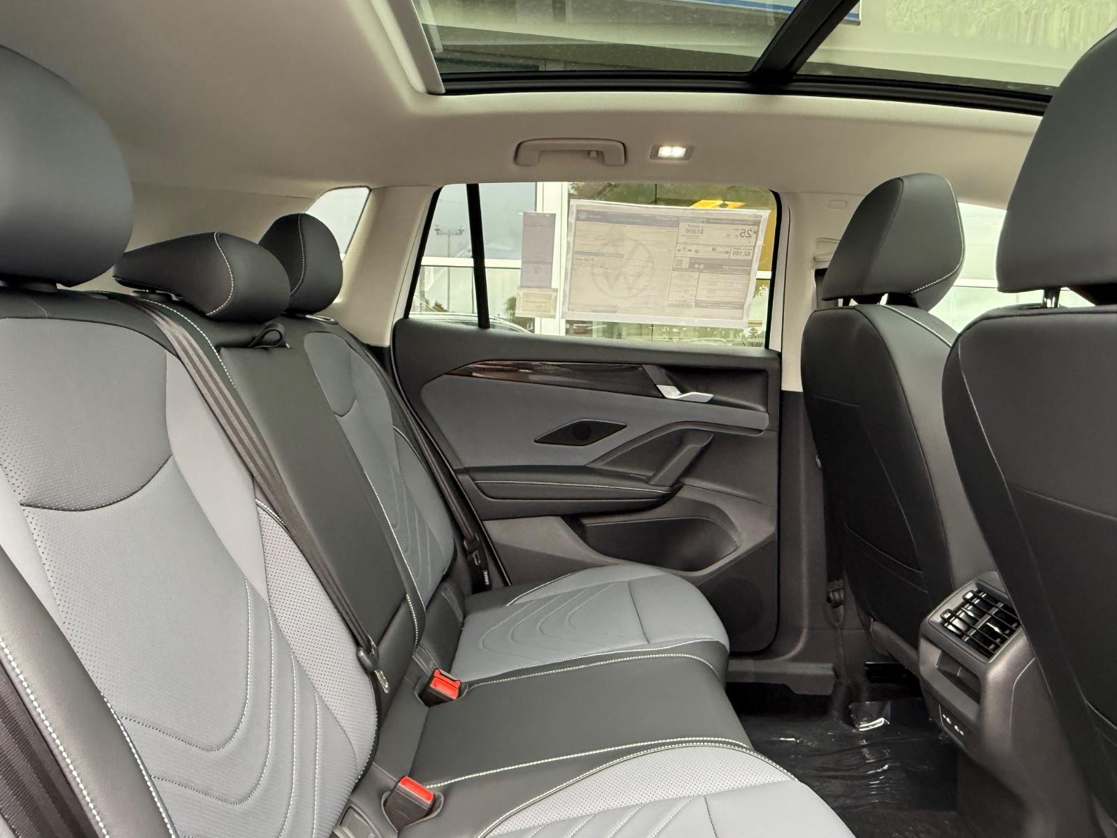 Volkswagen Tiguan Vehicle Image 05