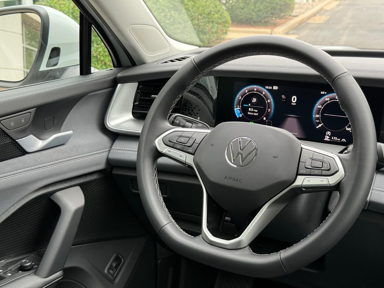 Volkswagen Tiguan Vehicle Image 08