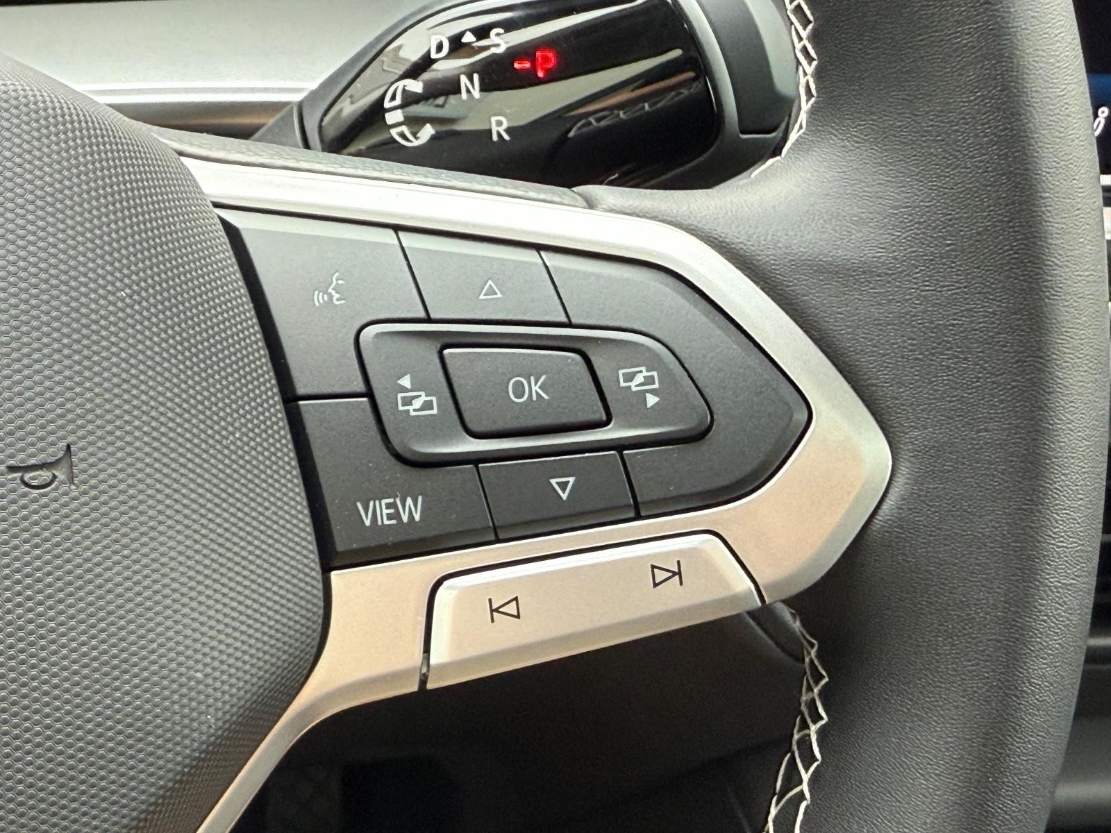 Volkswagen Tiguan Vehicle Image 11