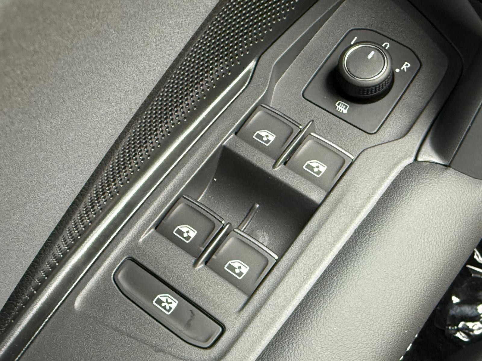 Volkswagen Tiguan Vehicle Image 15