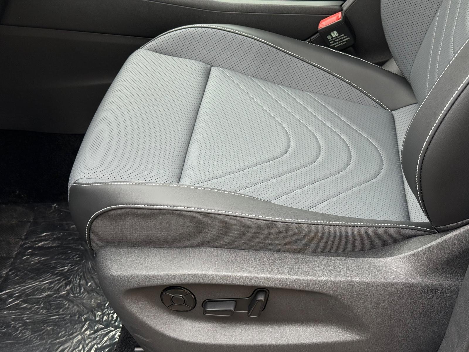 Volkswagen Tiguan Vehicle Image 16