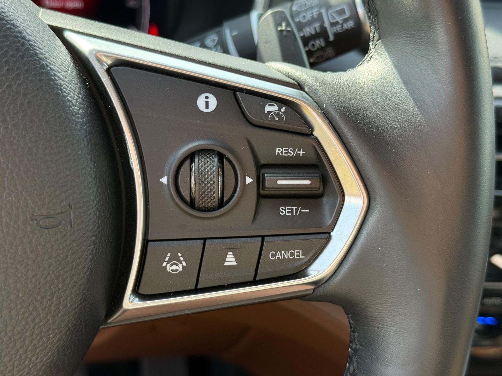 Acura MDX Vehicle Image 18