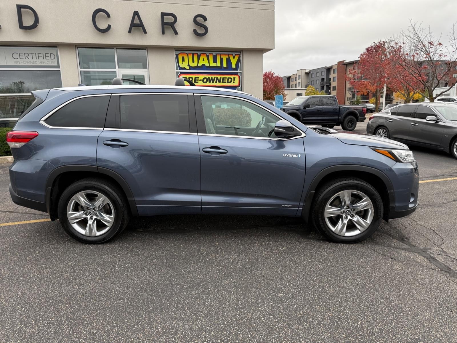 Toyota Highlander Vehicle Image 02