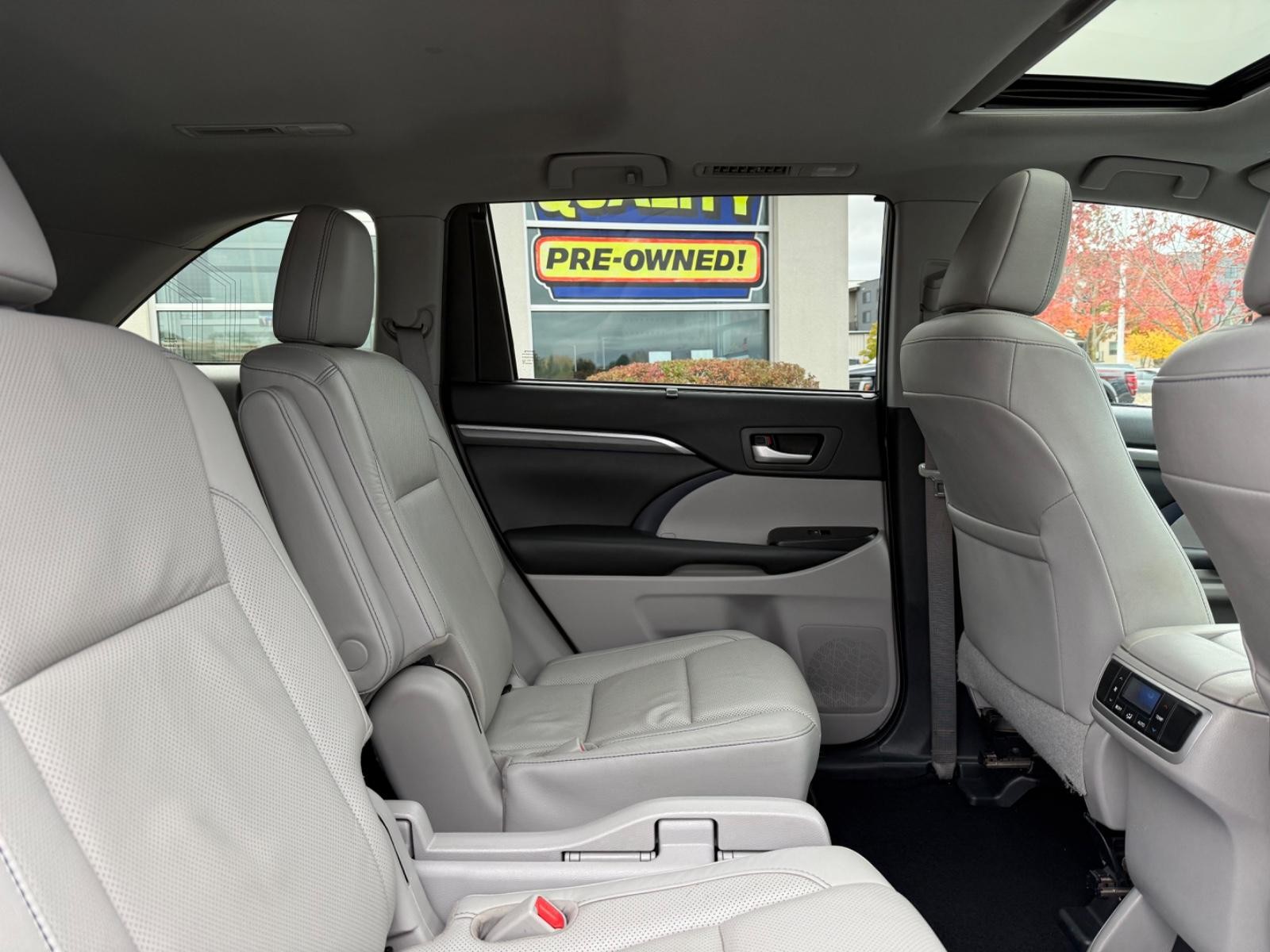 Toyota Highlander Vehicle Image 10