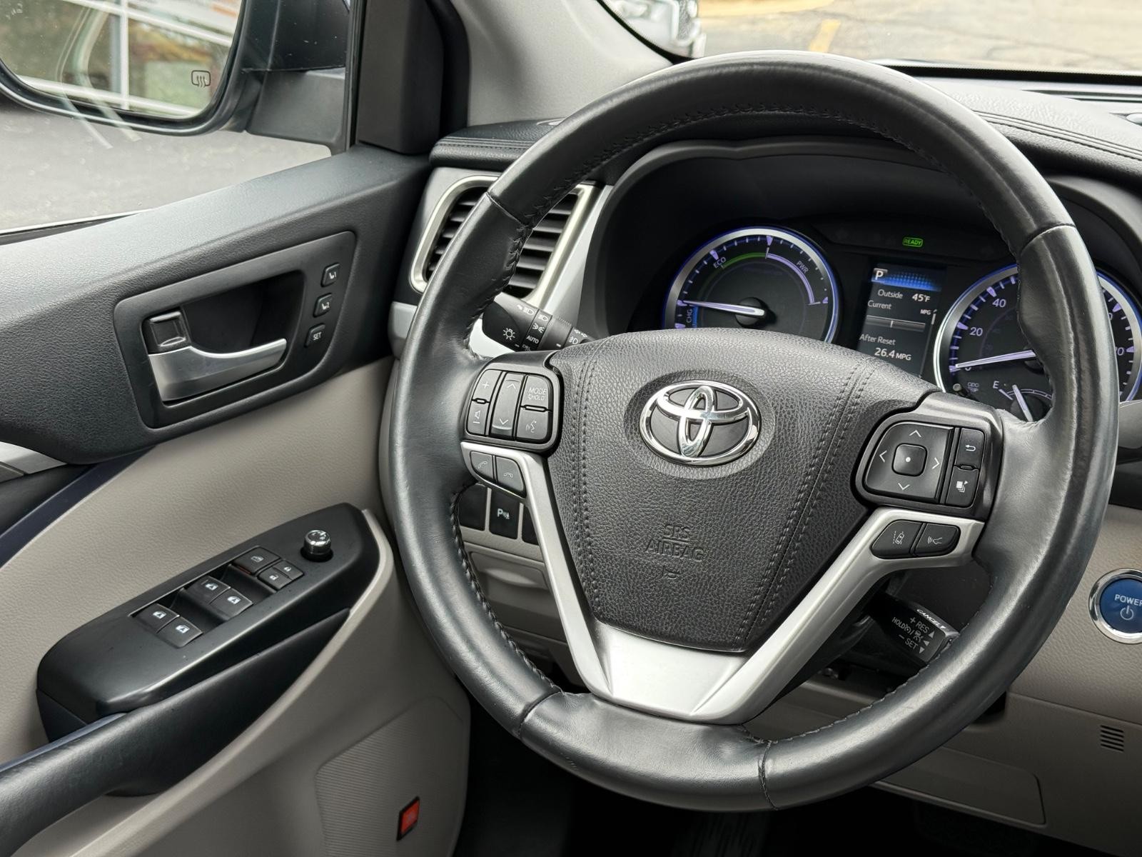 Toyota Highlander Vehicle Image 15