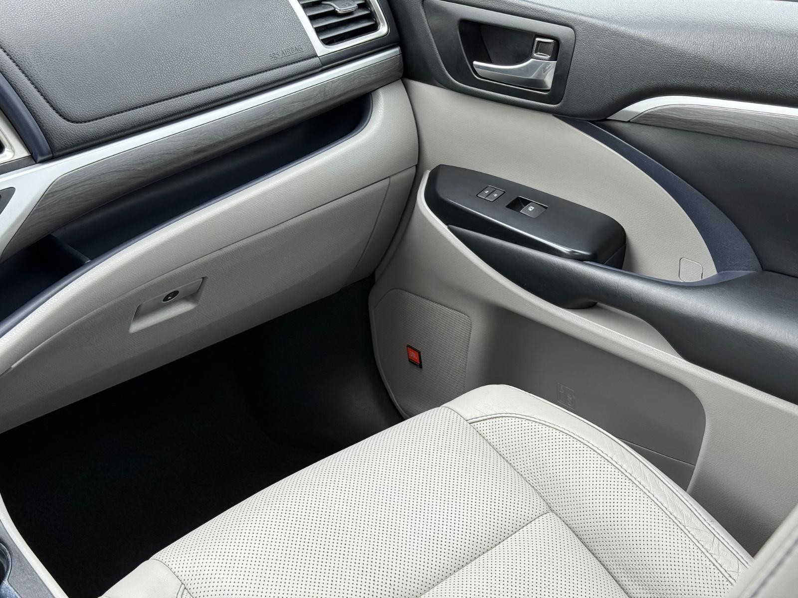 Toyota Highlander Vehicle Image 16