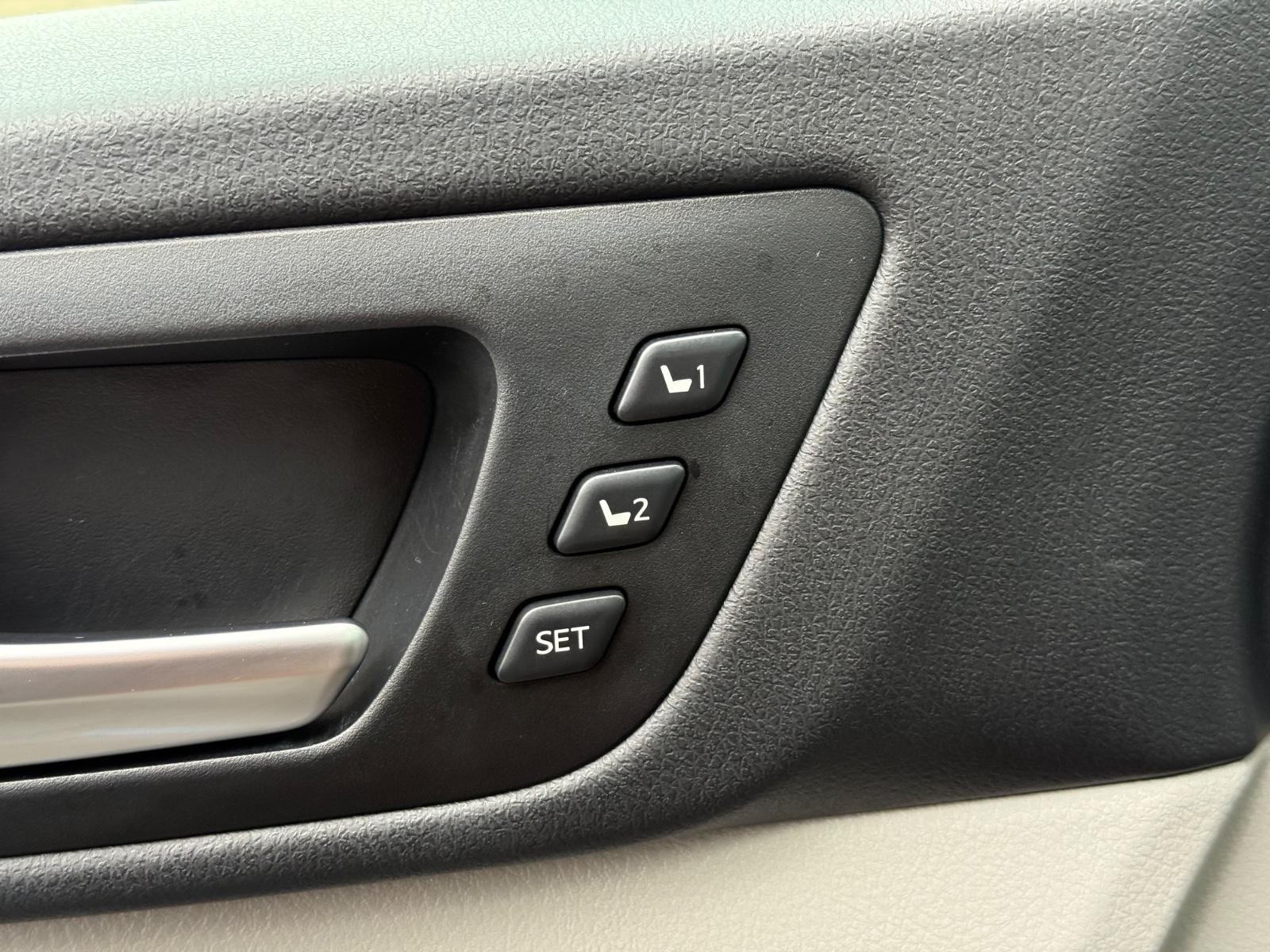 Toyota Highlander Vehicle Image 17