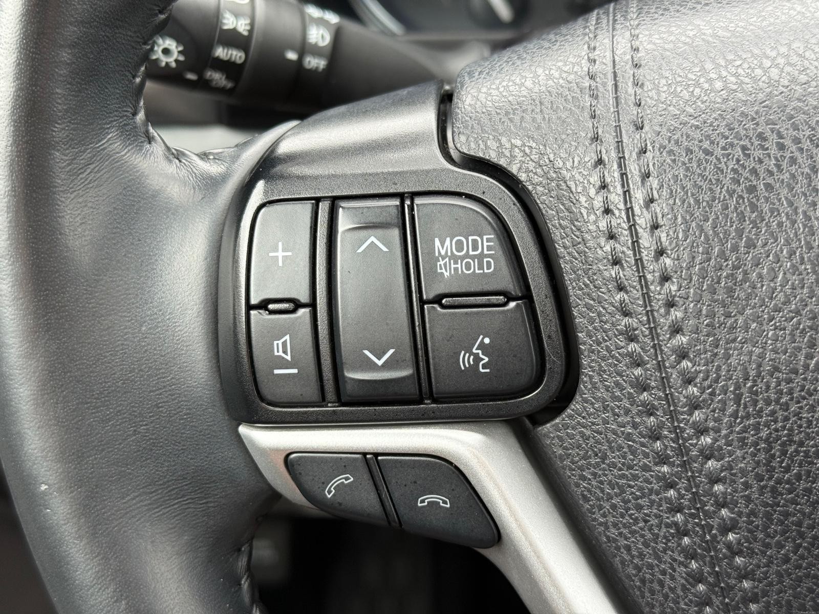 Toyota Highlander Vehicle Image 18