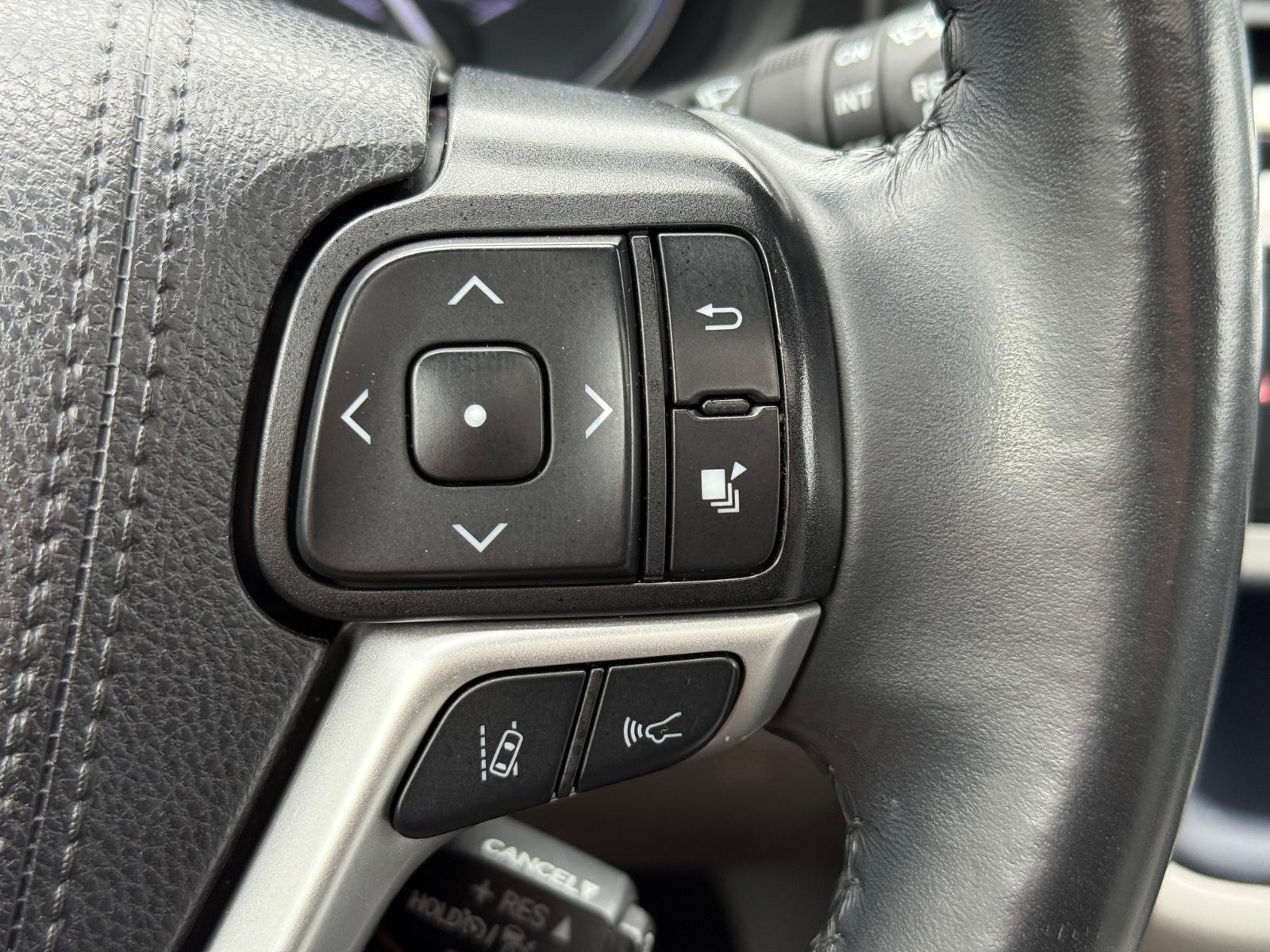 Toyota Highlander Vehicle Image 19