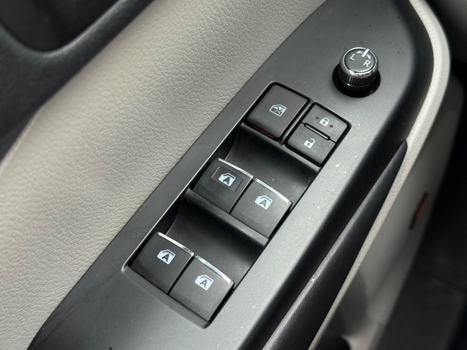 Toyota Highlander Vehicle Image 23