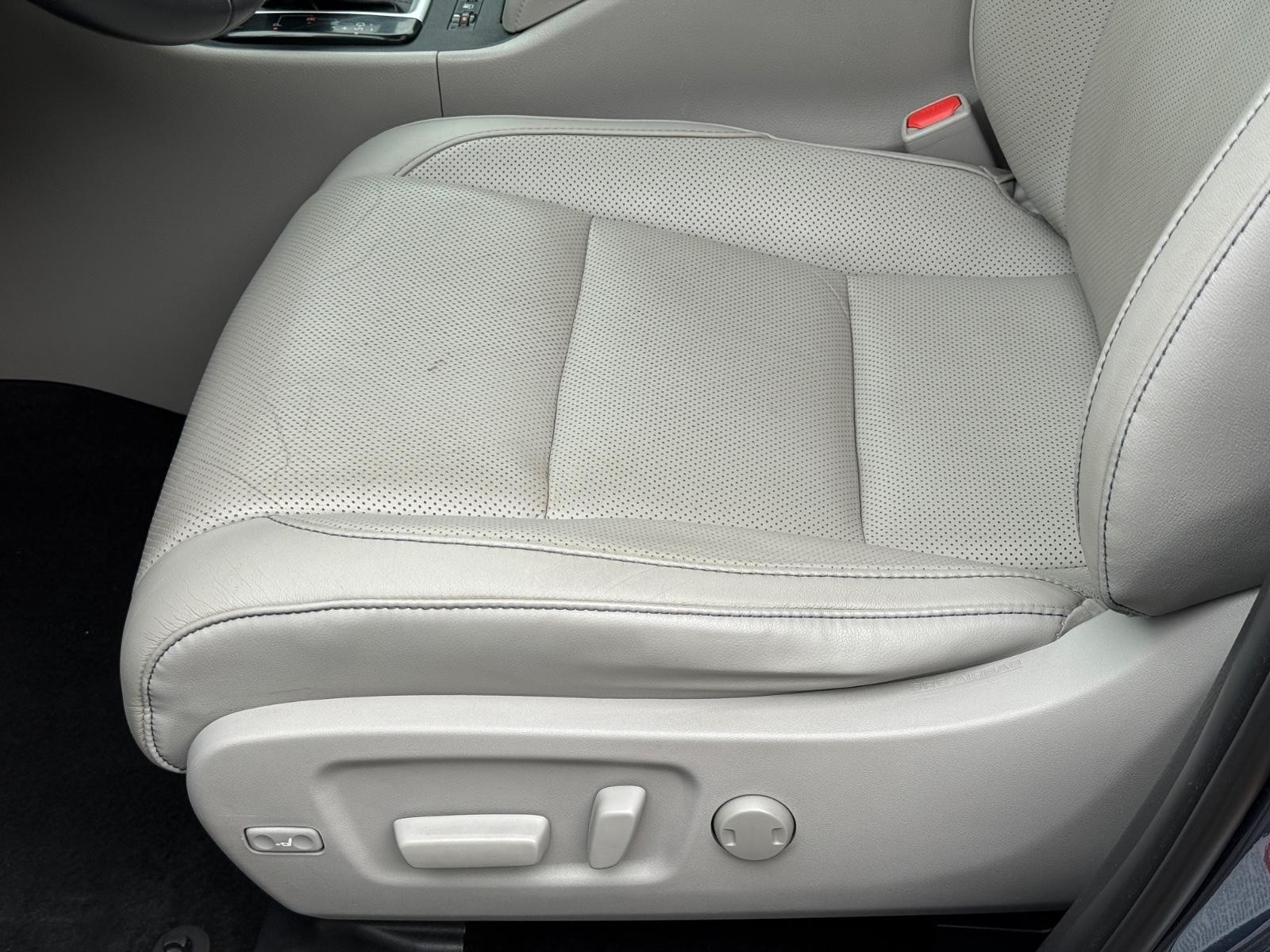 Toyota Highlander Vehicle Image 24