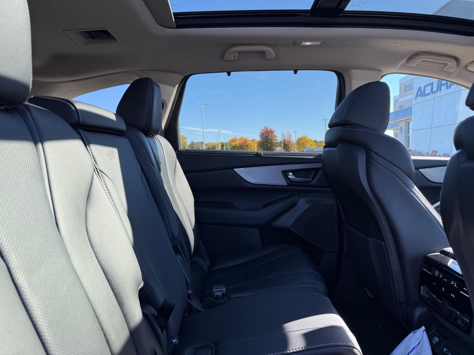 Acura MDX Vehicle Image 10