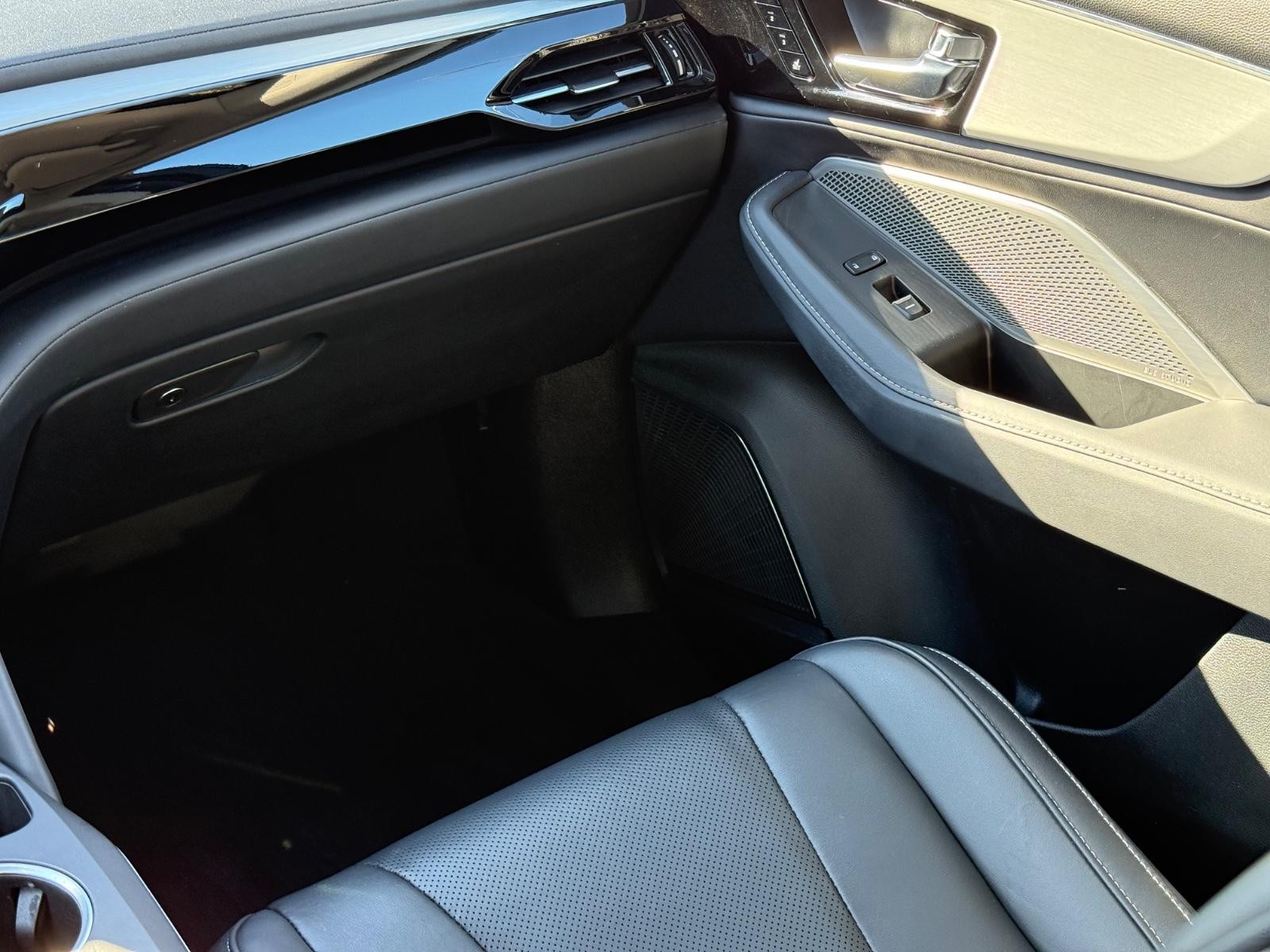 Acura MDX Vehicle Image 15