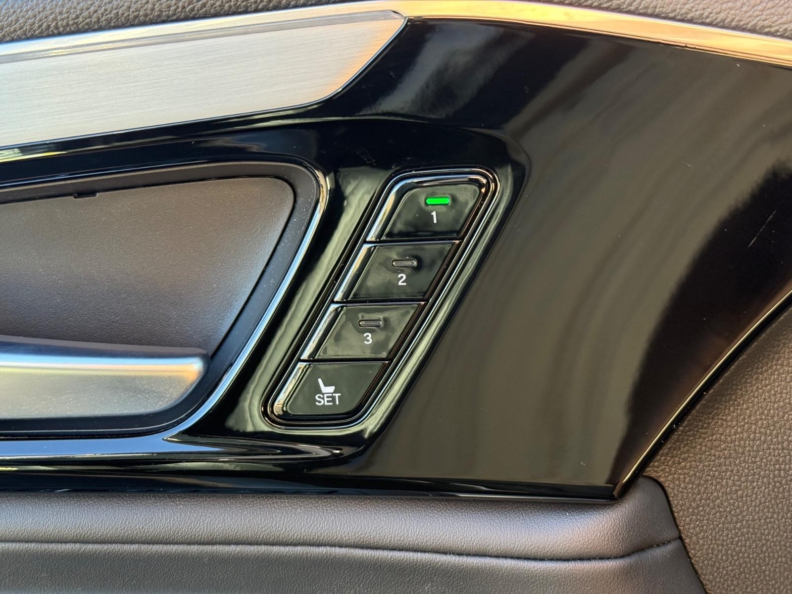 Acura MDX Vehicle Image 16