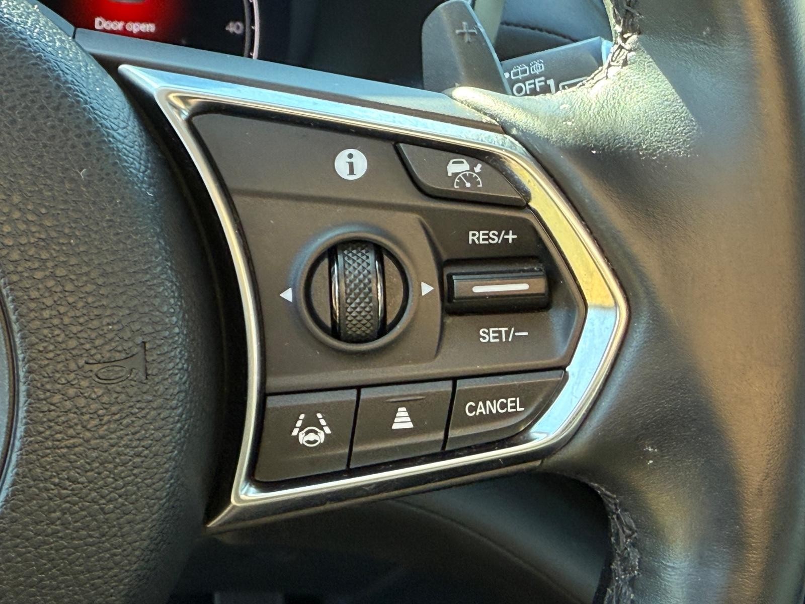 Acura MDX Vehicle Image 18