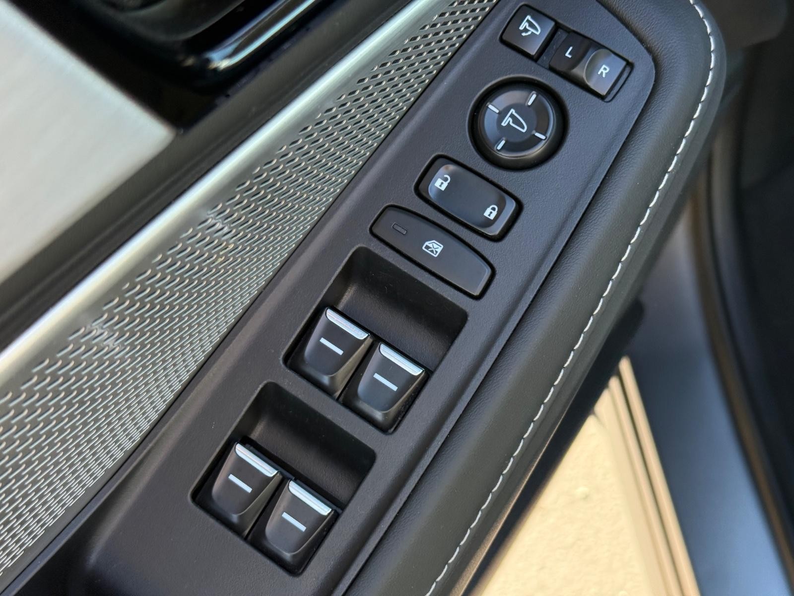 Acura MDX Vehicle Image 22