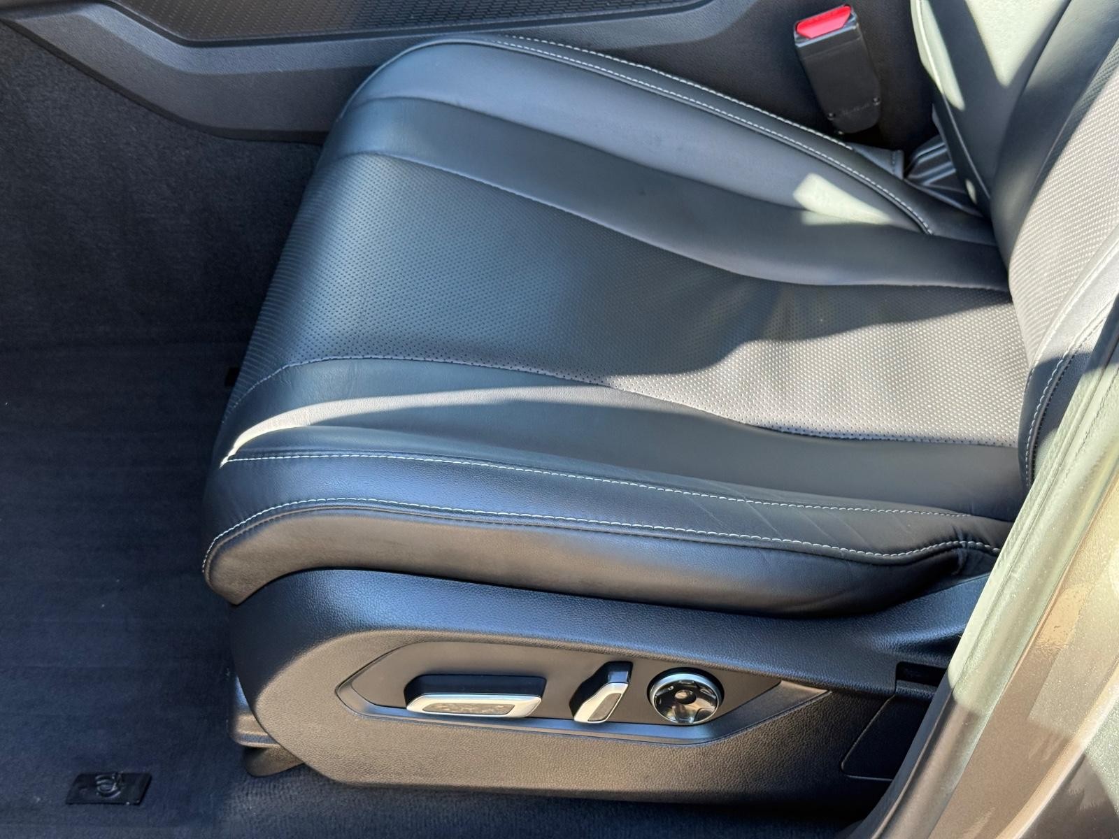 Acura MDX Vehicle Image 23
