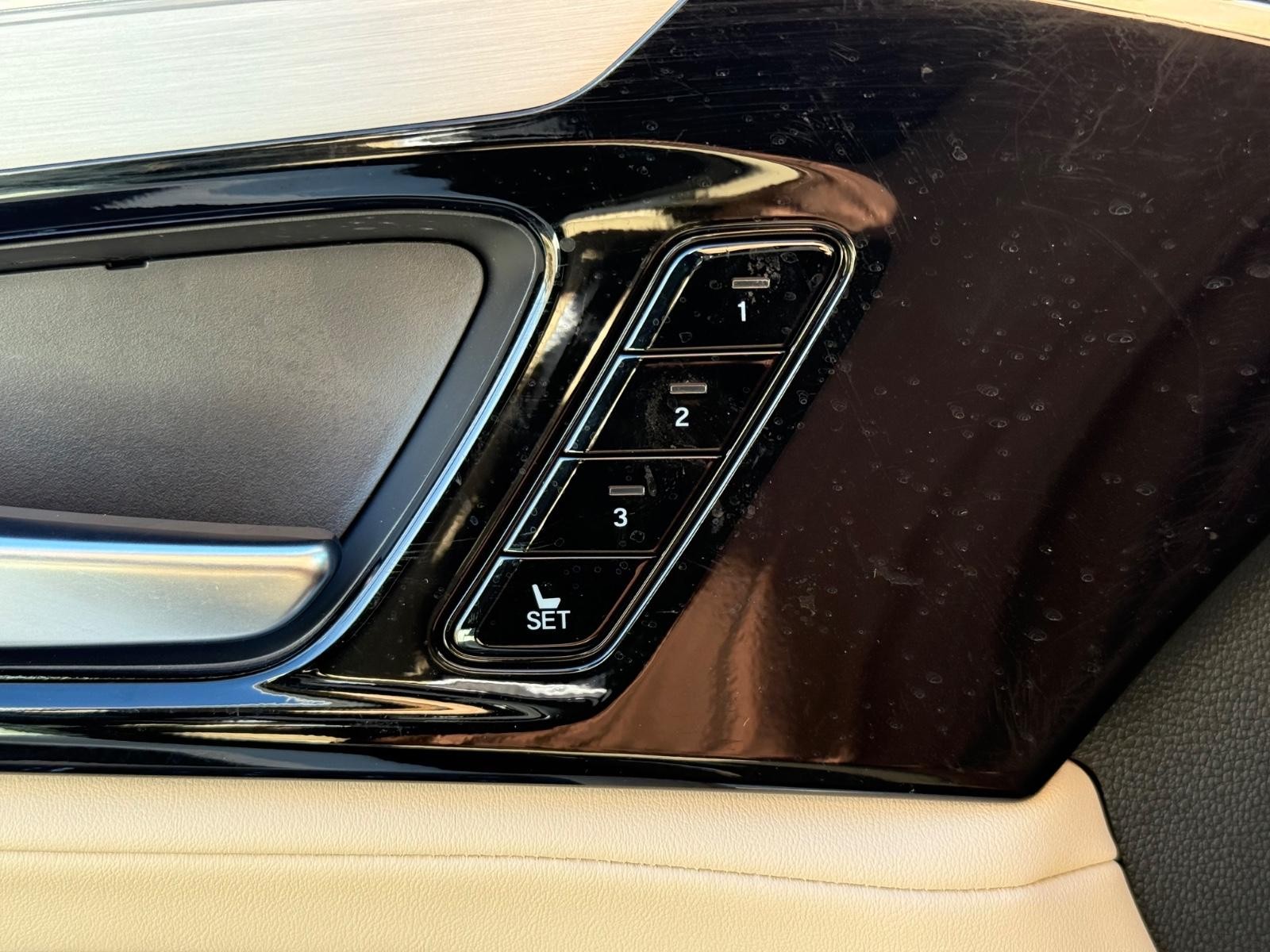 Acura MDX Vehicle Image 16