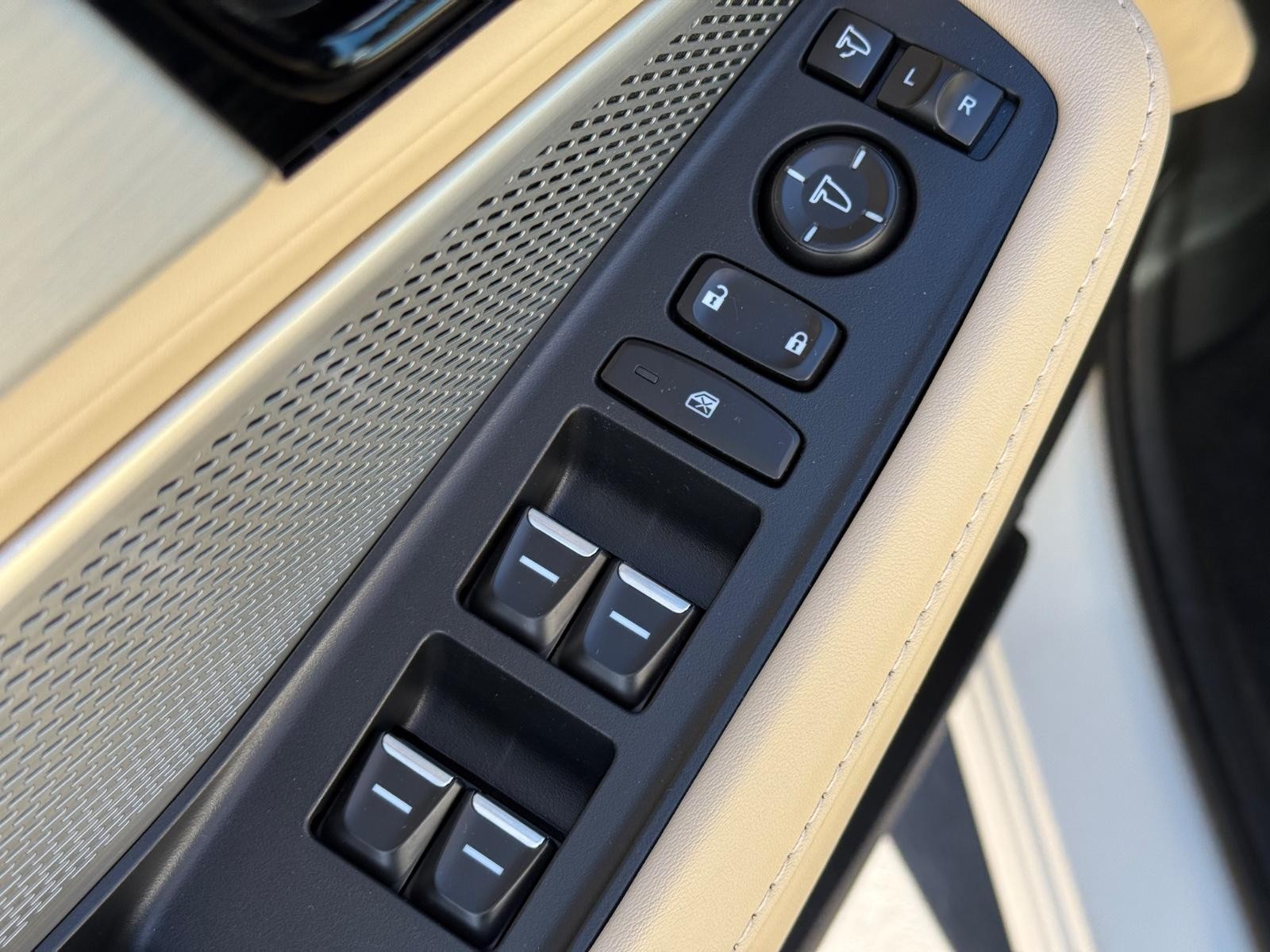 Acura MDX Vehicle Image 22