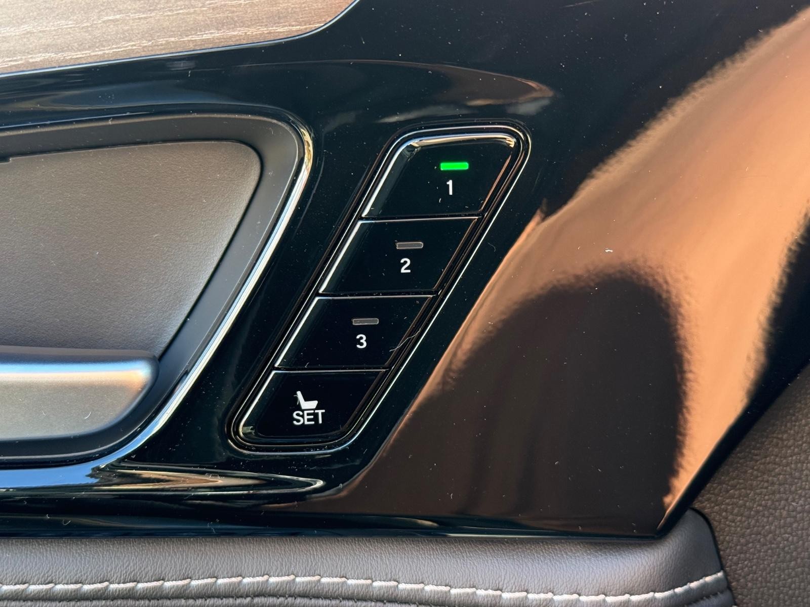 Acura MDX Vehicle Image 11