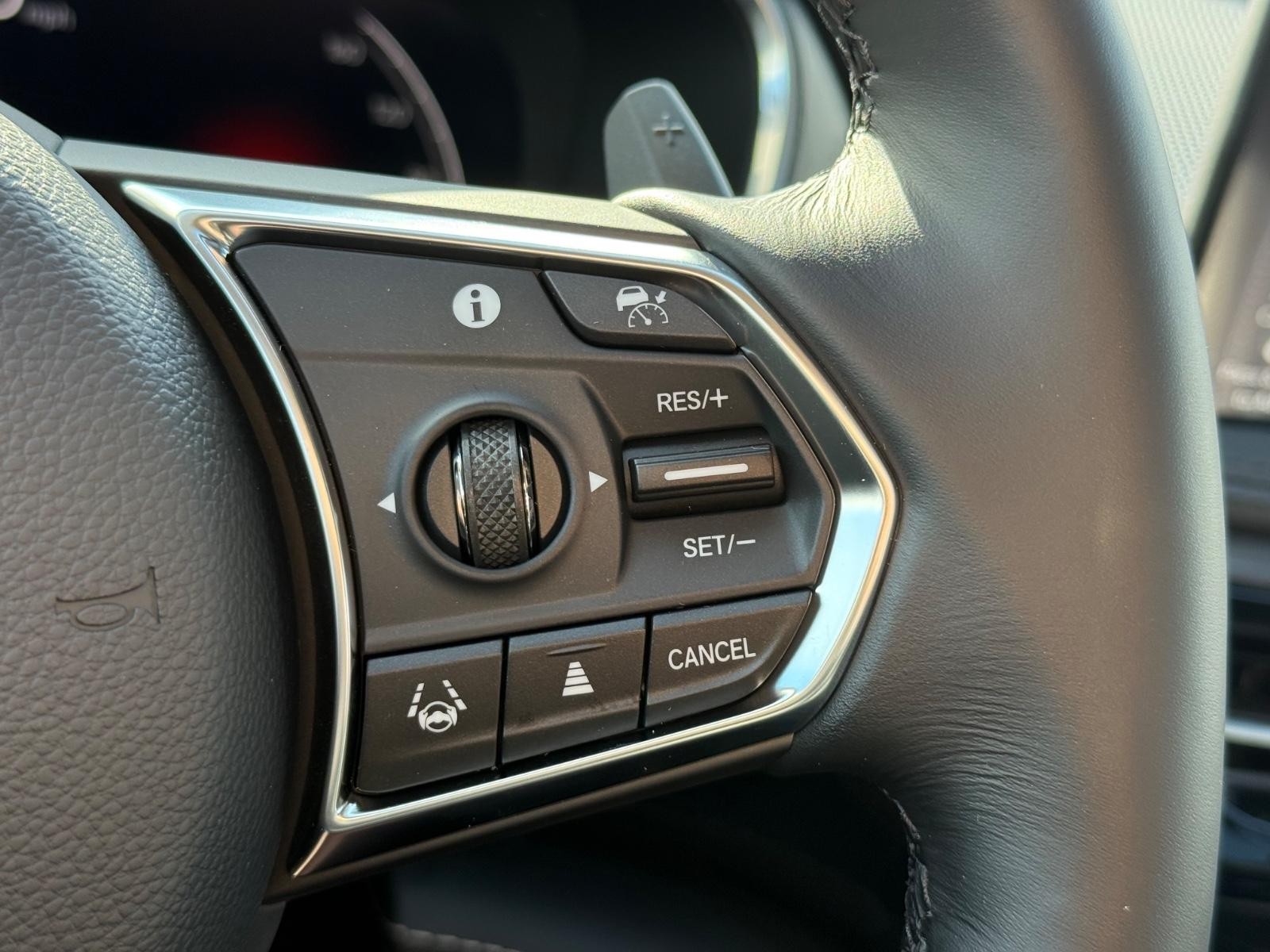 Acura MDX Vehicle Image 13