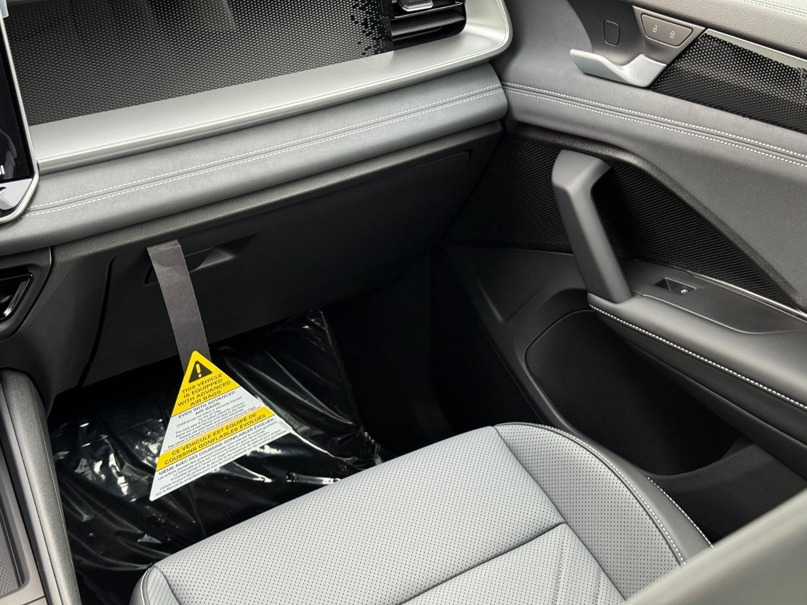 Volkswagen Tiguan Vehicle Image 09