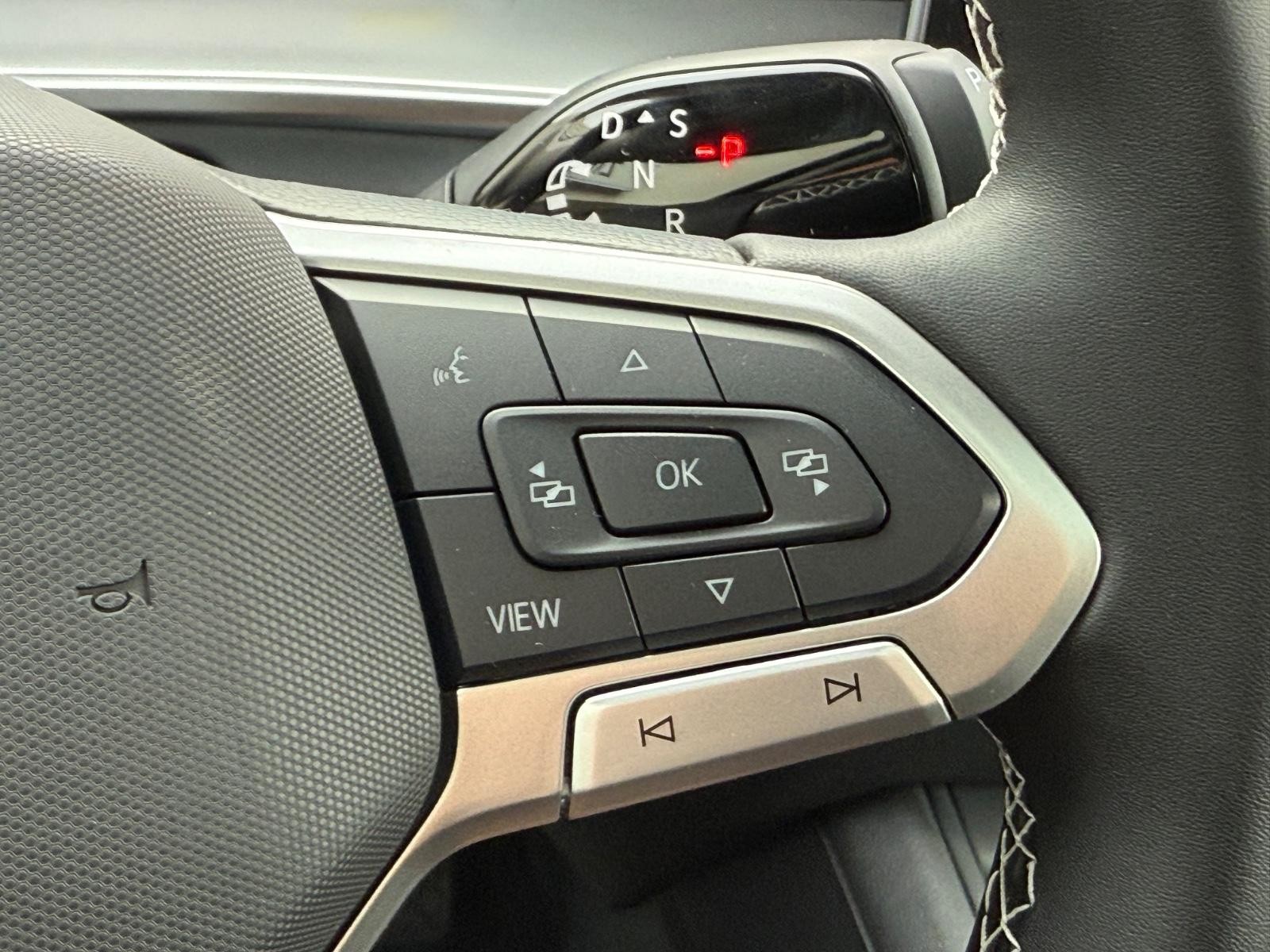 Volkswagen Tiguan Vehicle Image 11