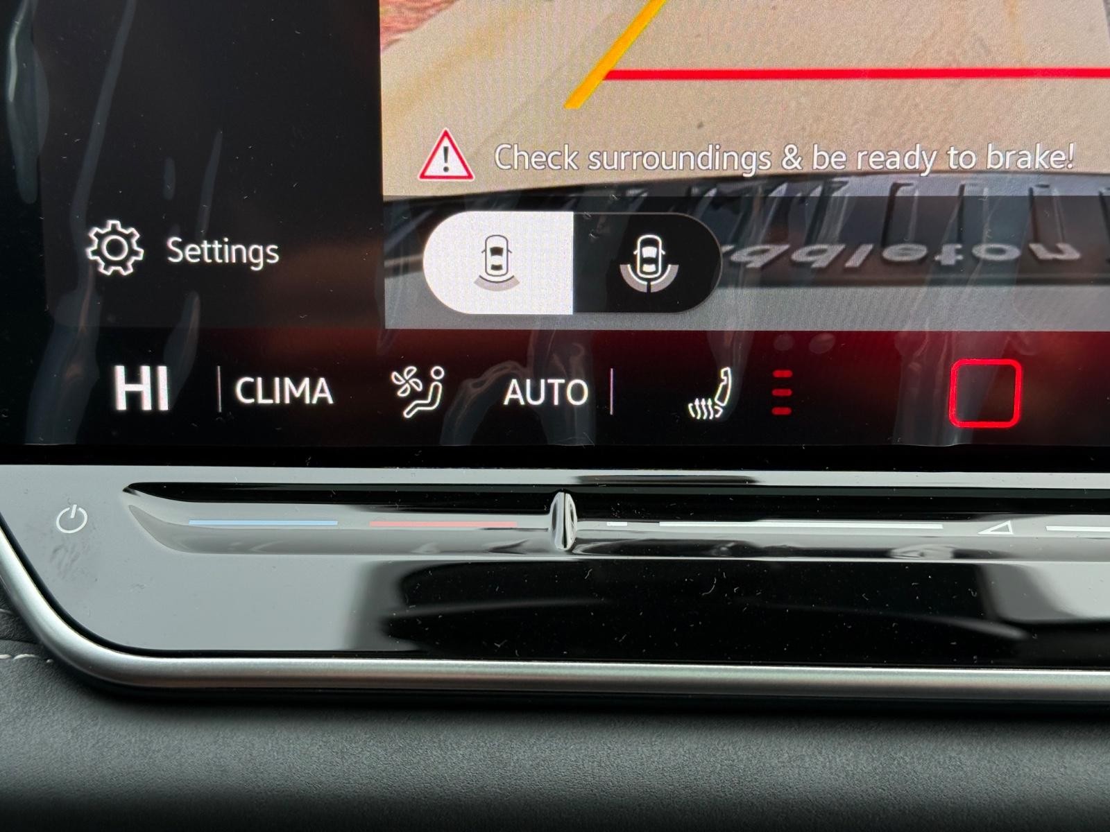 Volkswagen Tiguan Vehicle Image 14