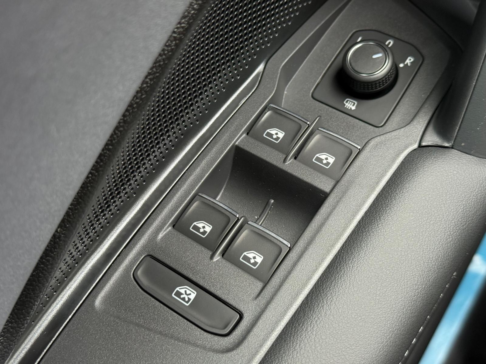 Volkswagen Tiguan Vehicle Image 15