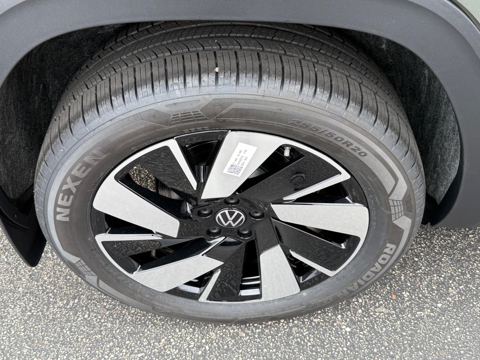 Volkswagen Atlas Cross Sport Vehicle Image 04