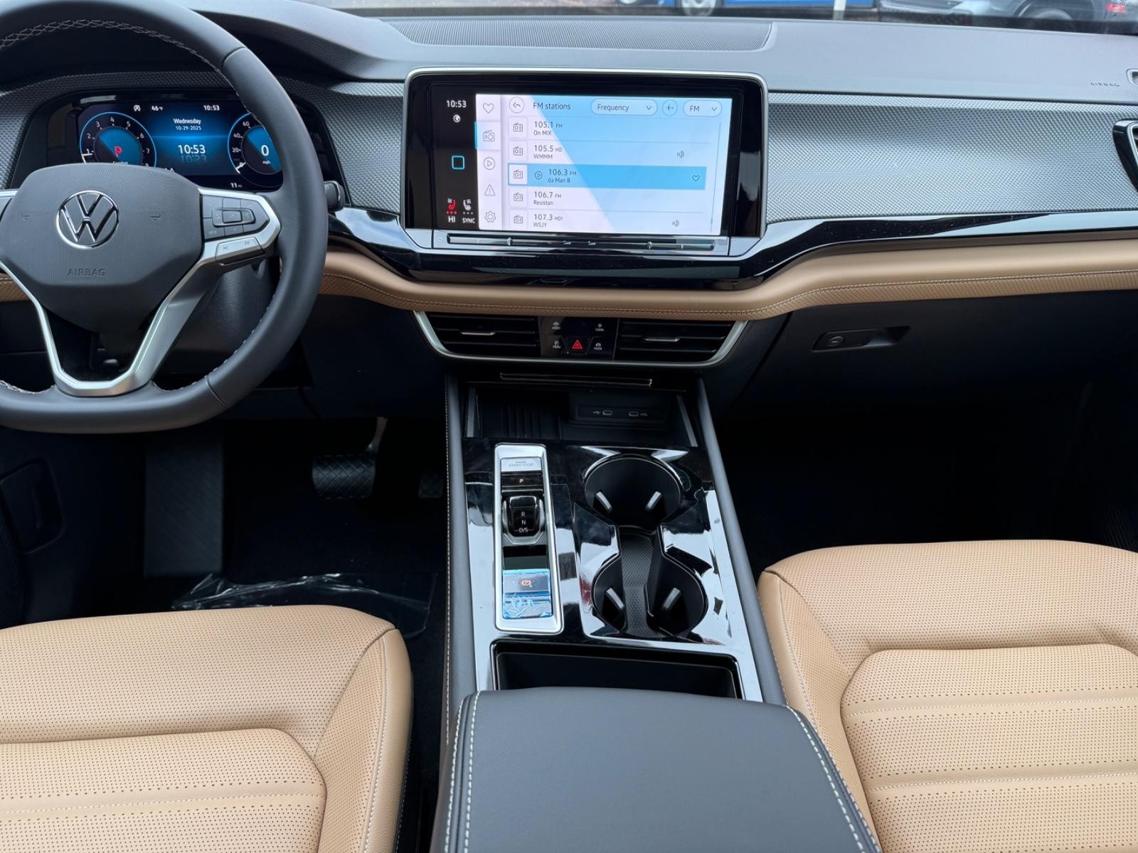 Volkswagen Atlas Cross Sport Vehicle Image 06