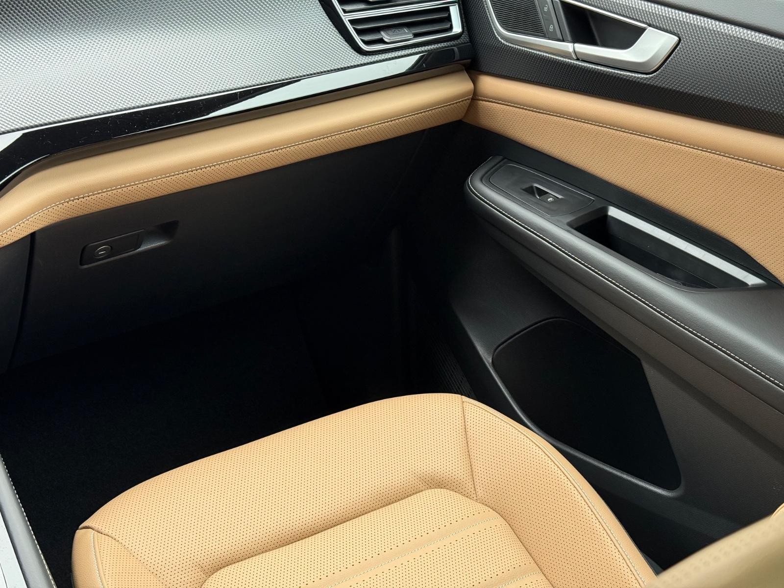 Volkswagen Atlas Cross Sport Vehicle Image 10