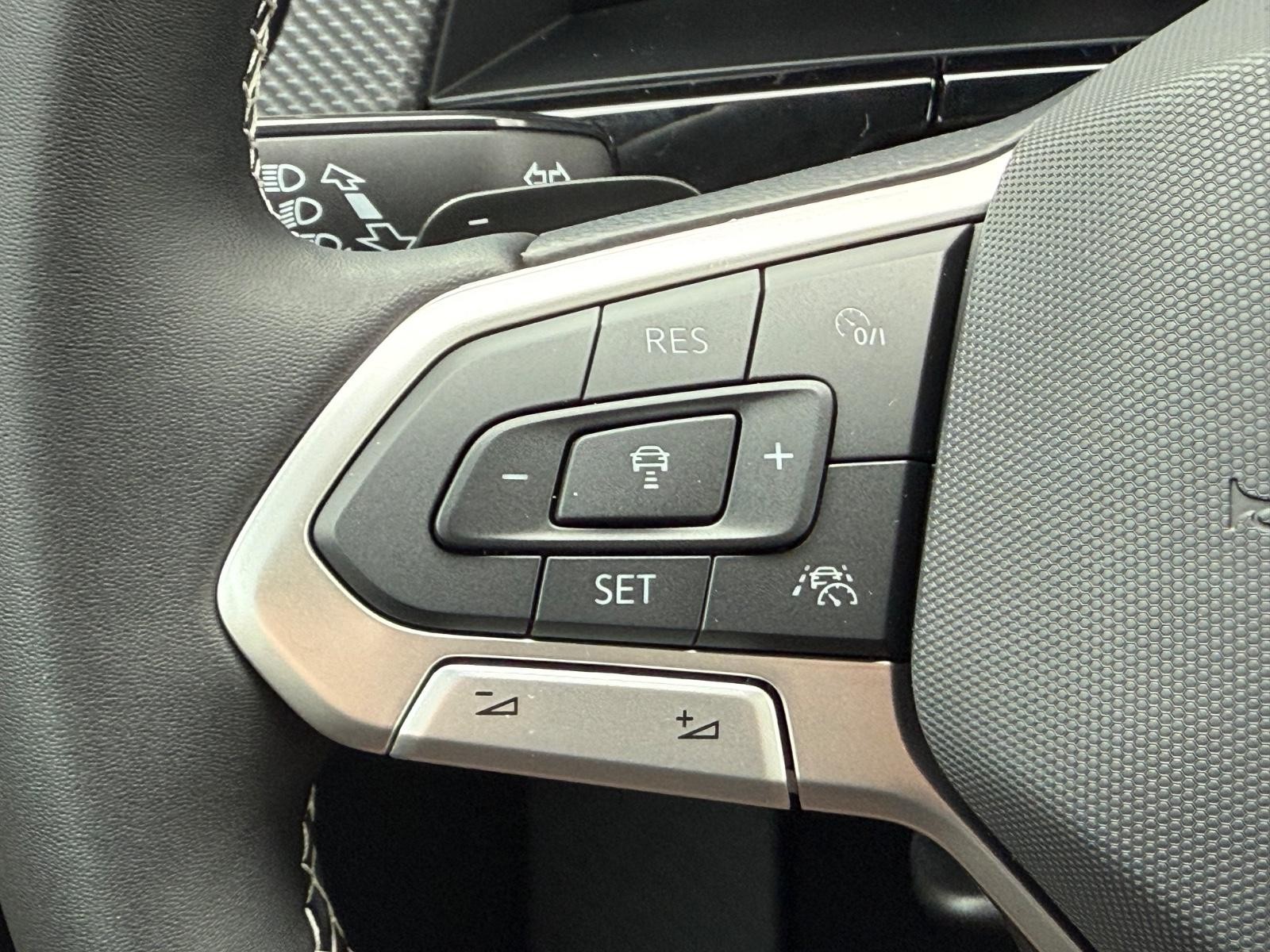 Volkswagen Atlas Cross Sport Vehicle Image 11