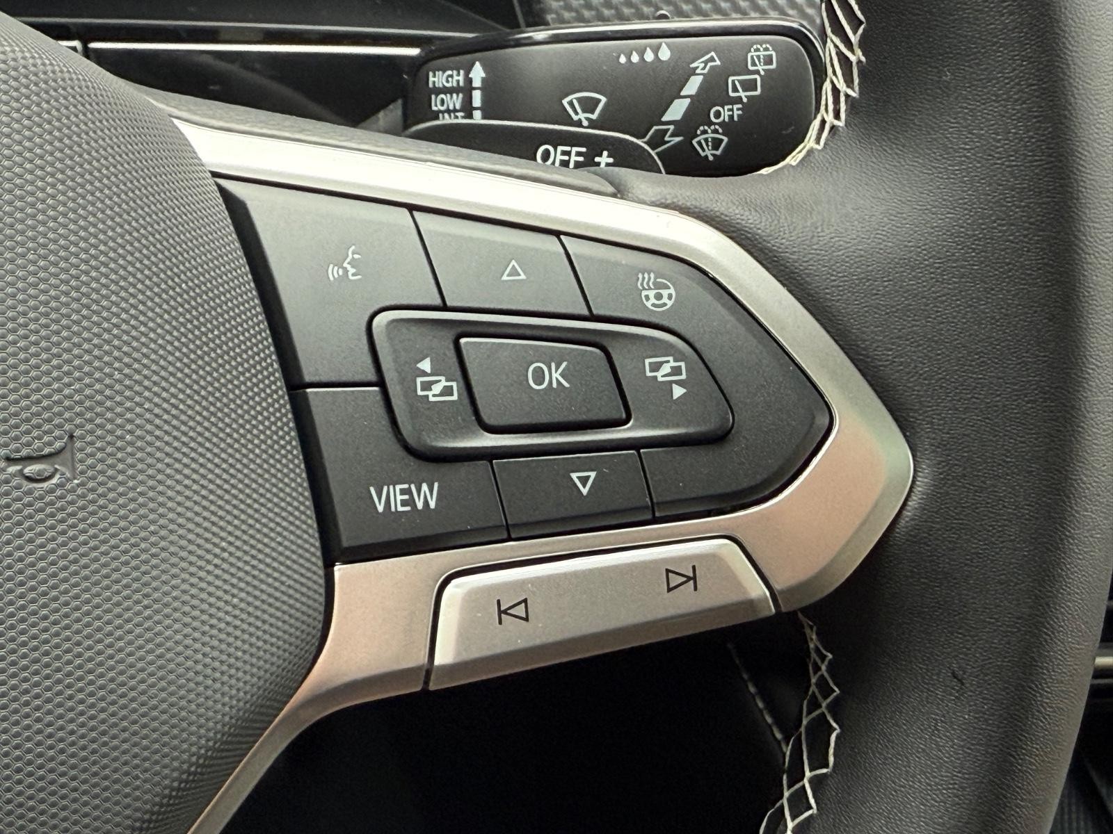 Volkswagen Atlas Cross Sport Vehicle Image 12