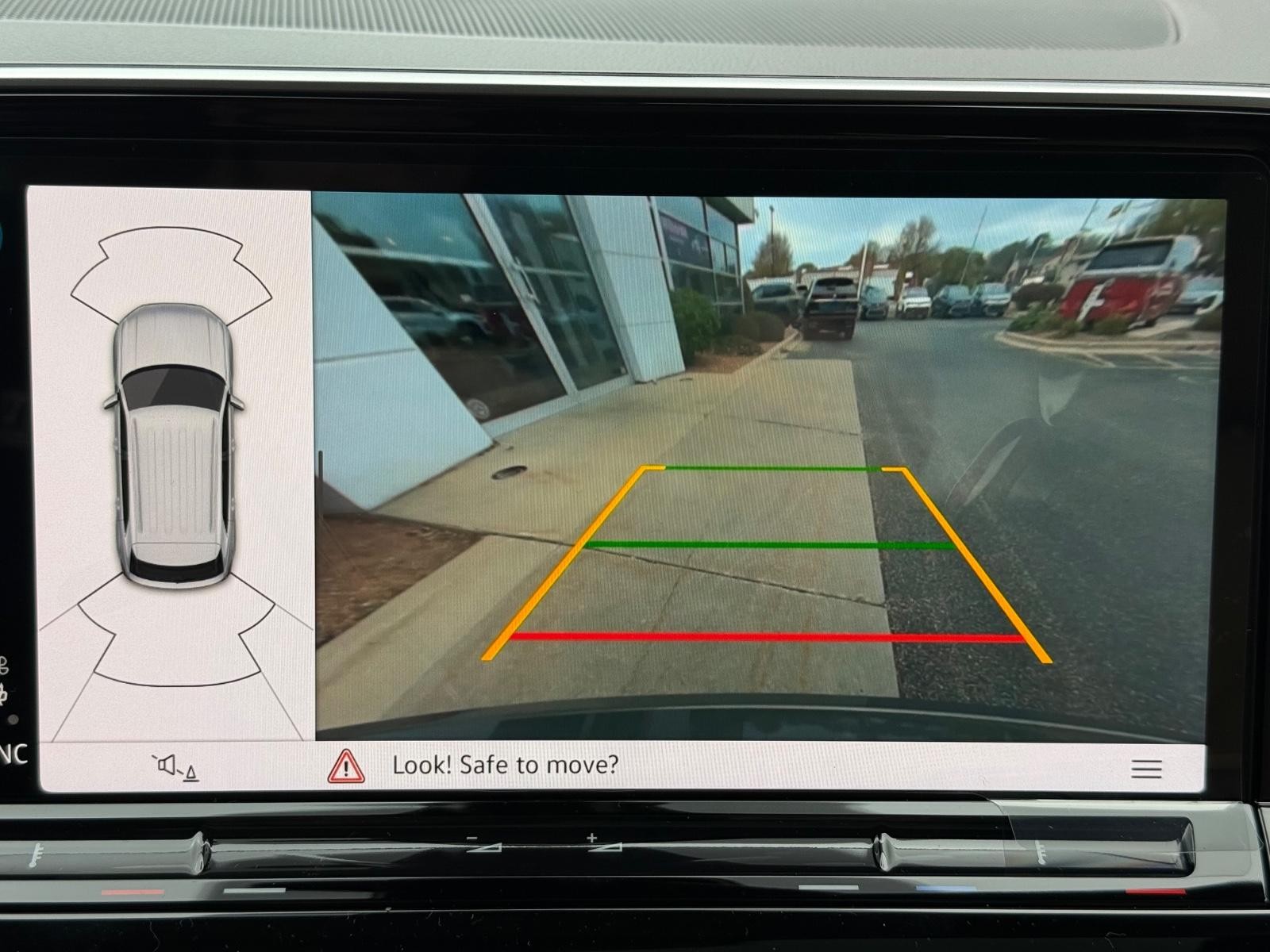 Volkswagen Atlas Cross Sport Vehicle Image 13