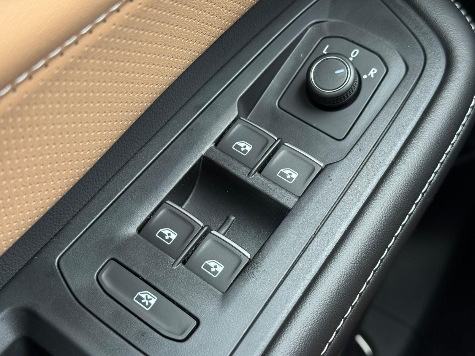 Volkswagen Atlas Cross Sport Vehicle Image 15