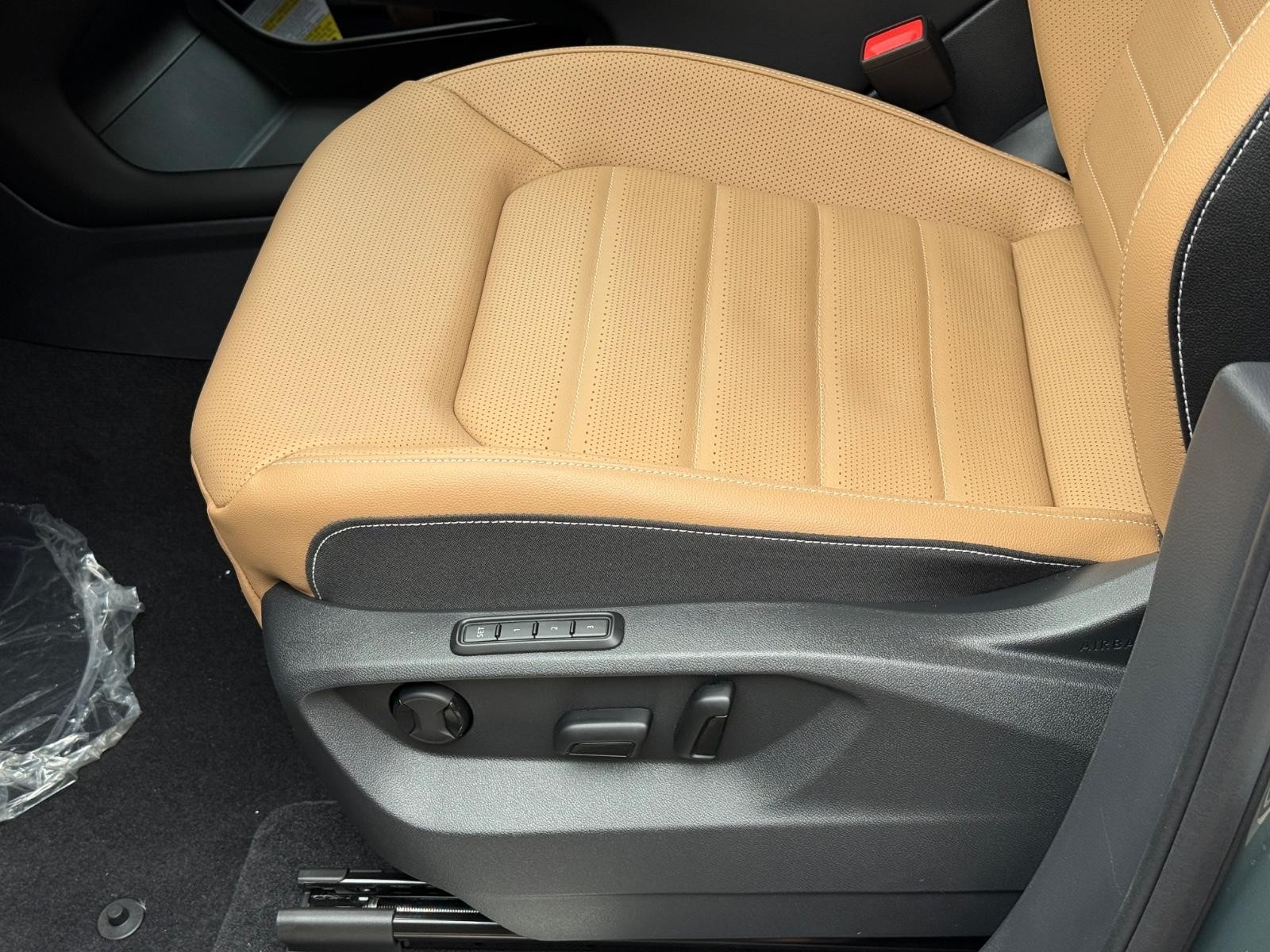 Volkswagen Atlas Cross Sport Vehicle Image 16