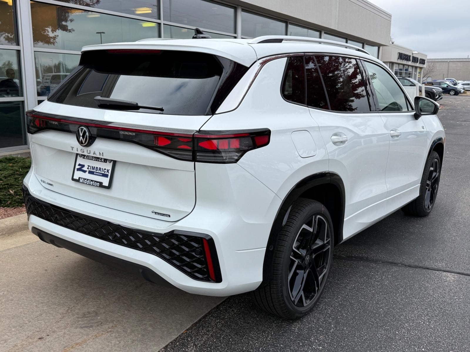 Volkswagen Tiguan Vehicle Image 03