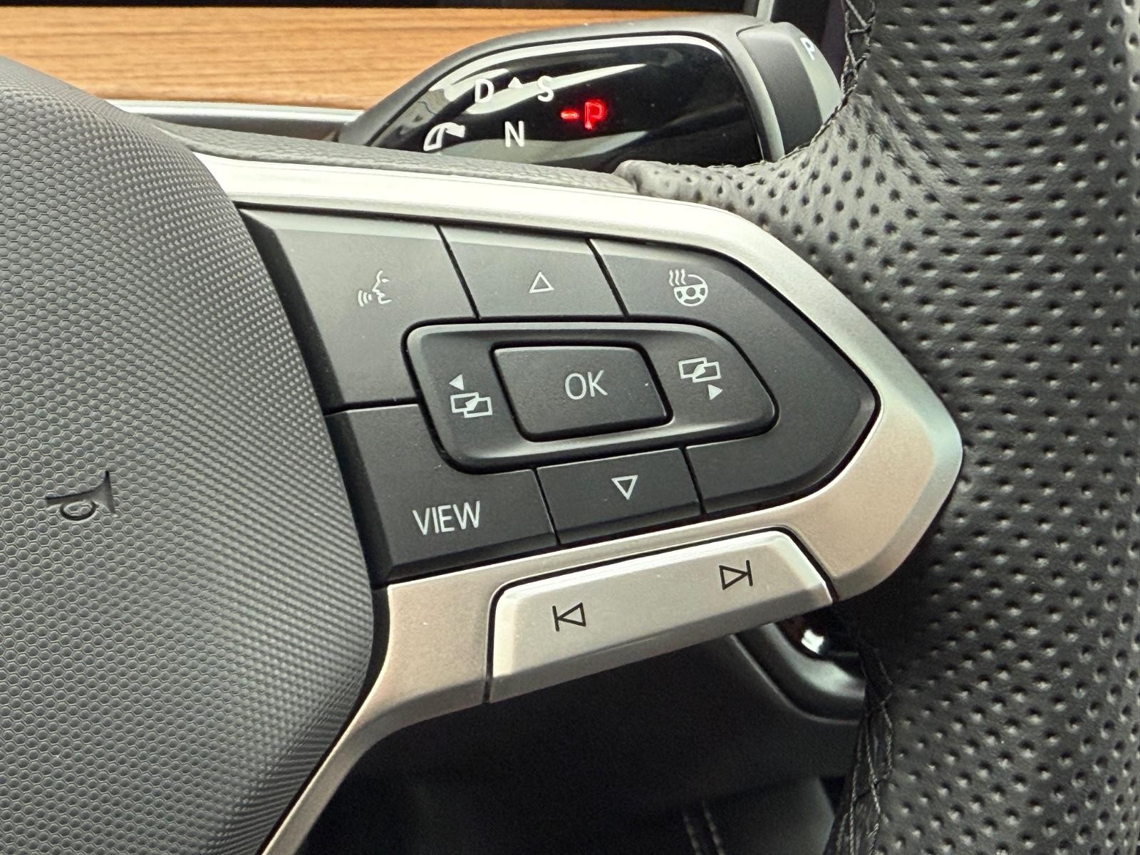 Volkswagen Tiguan Vehicle Image 11