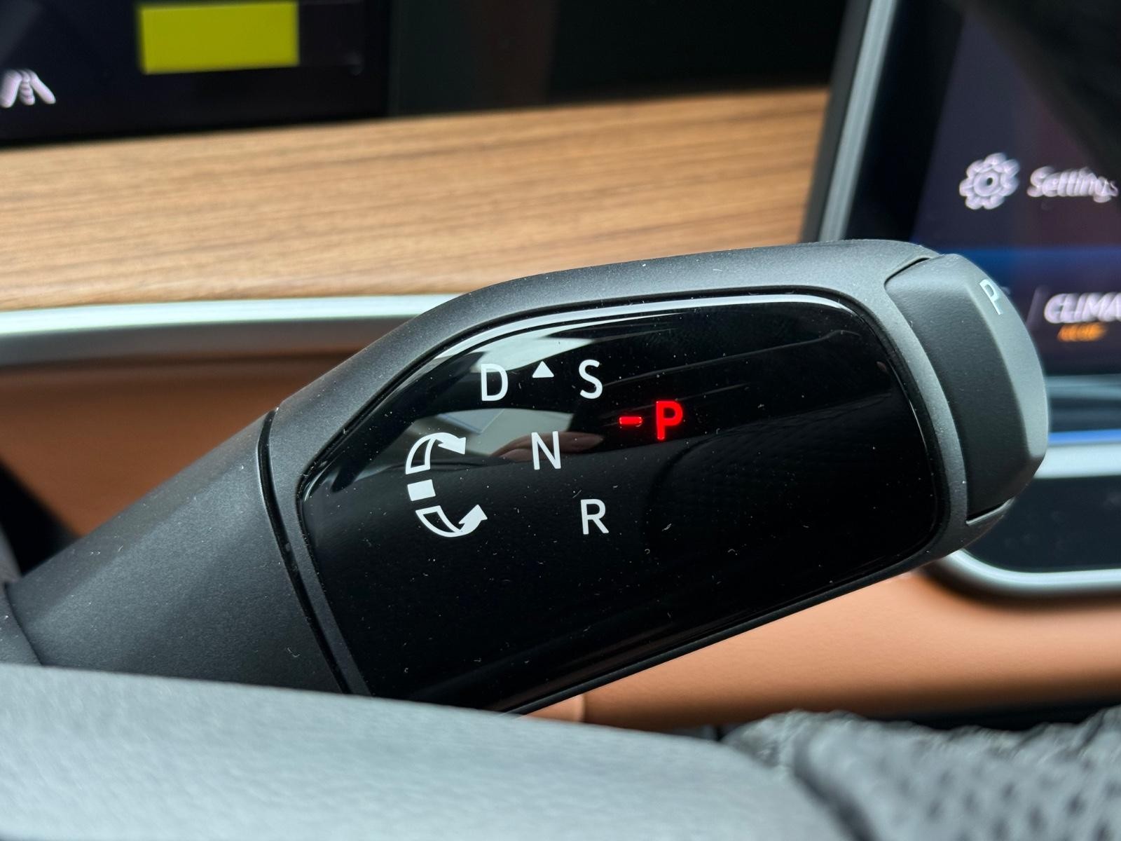 Volkswagen Tiguan Vehicle Image 12